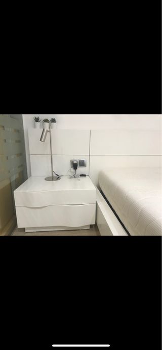 habitación de matrimonio en blanco lacado mate