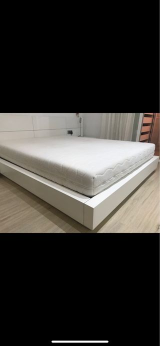 habitación de matrimonio en blanco lacado mate