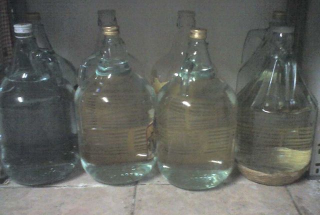 GRUPPO RECIPIENTI  VARI TIPI IN VETRO/PLASTICA