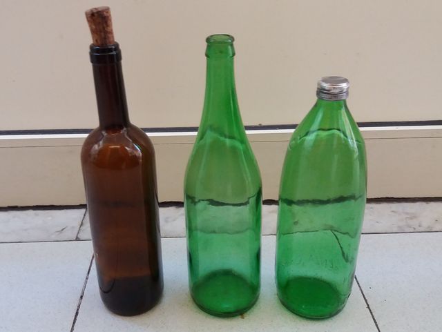 GRUPPO RECIPIENTI  VARI TIPI IN VETRO/PLASTICA