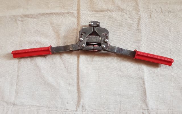 GRUPPO RECIPIENTI  VARI TIPI IN VETRO/PLASTICA