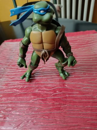 3 Figuras Tortugas Ninja y un DVD Regalo