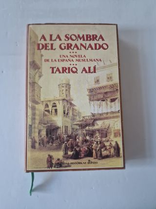 A la Sombra del Granado
