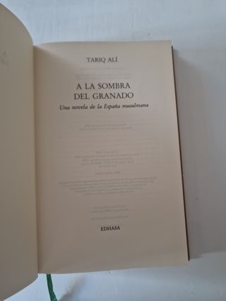 A la Sombra del Granado