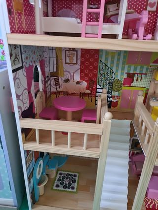 GRAN CASA DE MUÑECAS DE MADERA. CON LUZ.