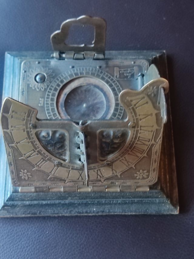 Reloj de sol de sobremesa