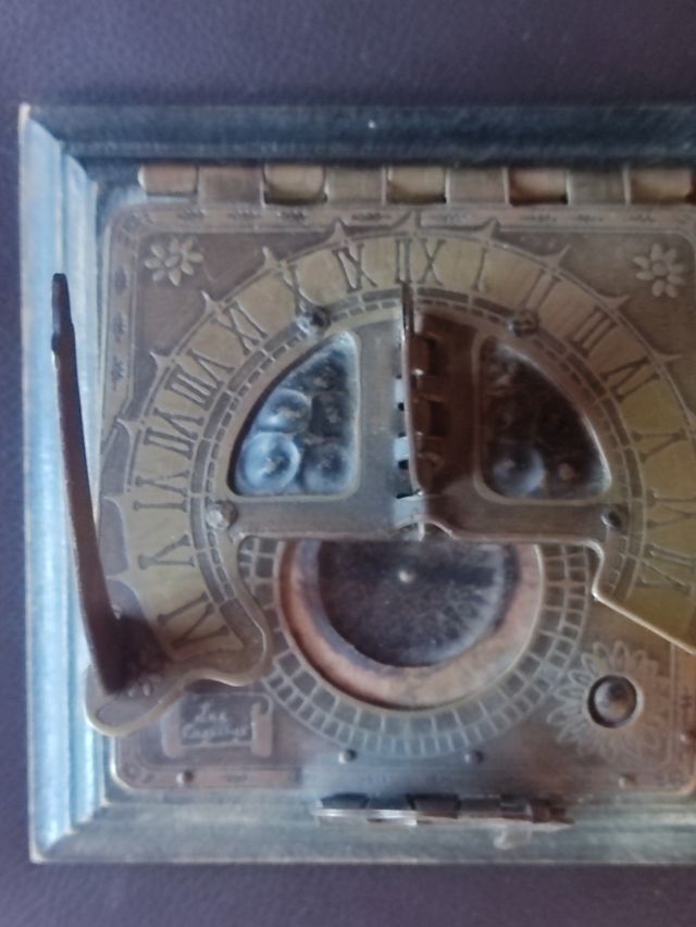 Reloj de sol de sobremesa