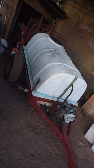 Cuba de 2000 litros con boca para riego