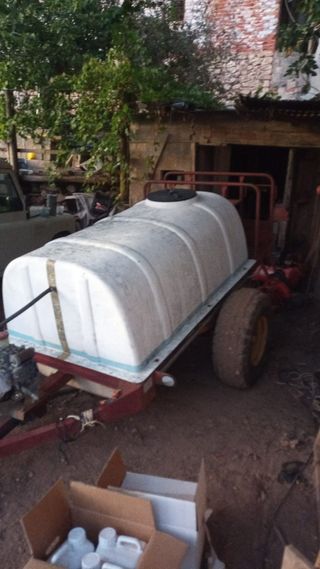 Cuba de 2000 litros con boca para riego