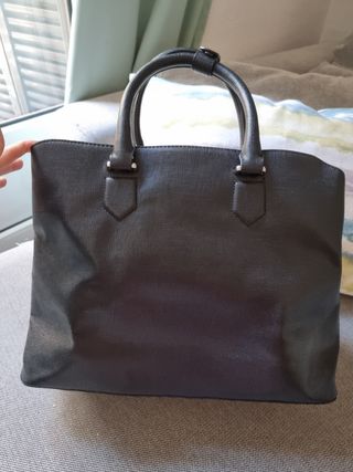 Bolso negro grande Zara