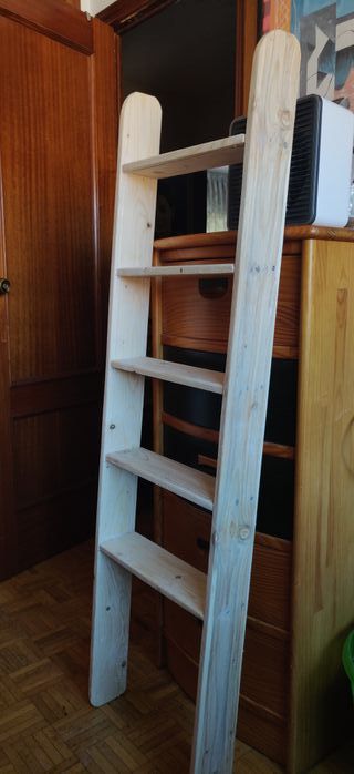 GAULAG: Escalera de madera decorativa