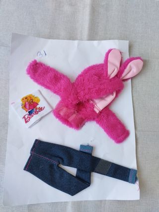 Ropa de muñeca.