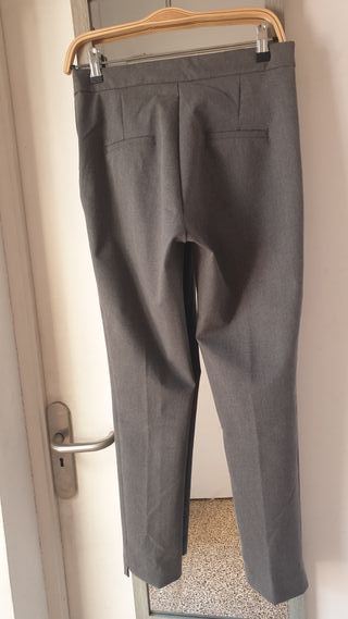 Pantalón gris Stradivarius Talla 38