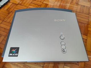 Proyector Sony Bravia VPL AW 15 + Soporte de techo