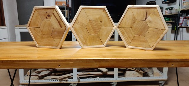GUNNSTEINN: Hexagonos decorativos de madera