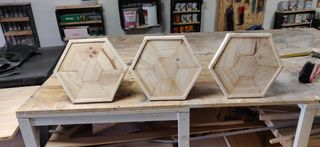 GUNNSTEINN: Hexagonos decorativos de madera