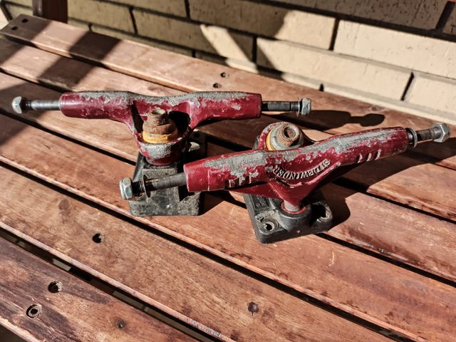 Trucks (ejes) Gullwing granates OG