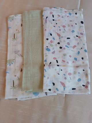 Lote baberos y muselina nuevos