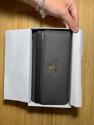 monedero prada