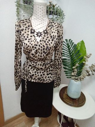 Camisa cruzada animal-print, marca H&M