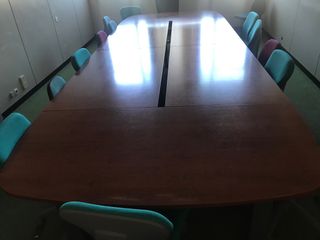 Mesa de reuniones.