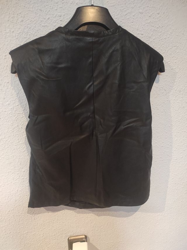 Camiseta polipiel. Cuerpo polipiel.