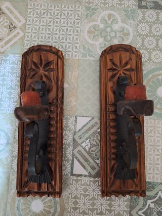 Candelabros de madera antiguos de velas