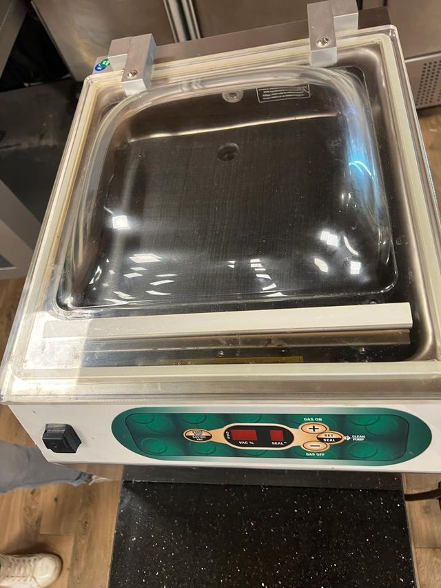 Embasadora al vacío lavezzini optima usada 2 veces