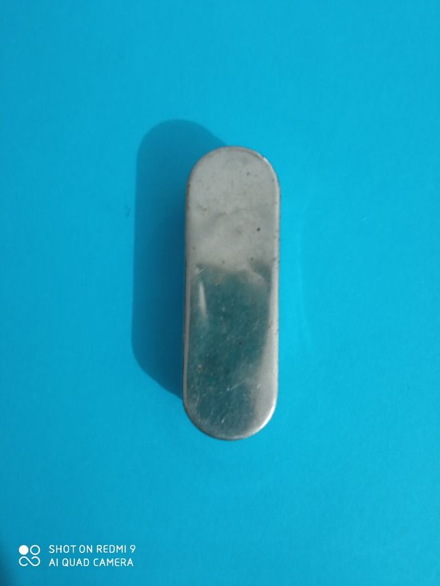 Antiguo estuche con jeringuillay aguja de practica