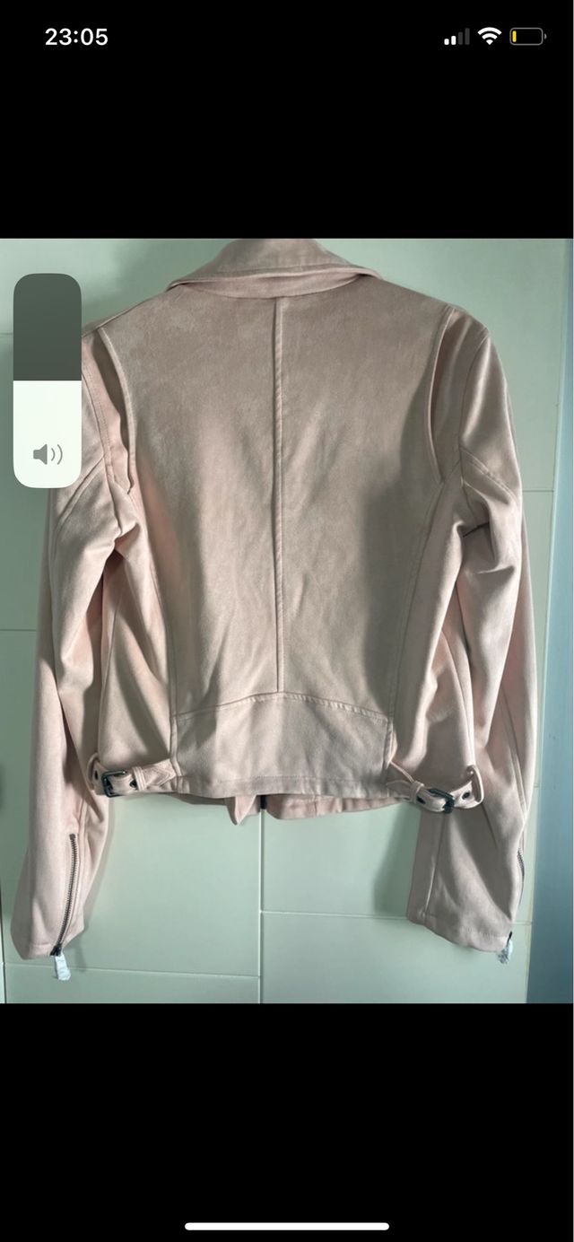 Cazadora rosa de Guess