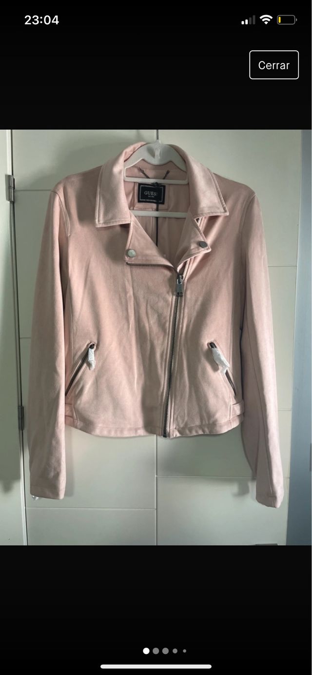 Cazadora rosa de Guess