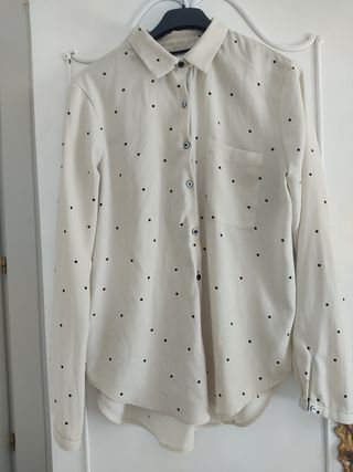 Camisas y faldas 10 euros cada una