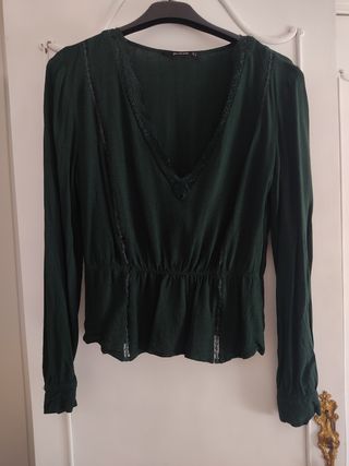 Camisas y faldas 10 euros cada una