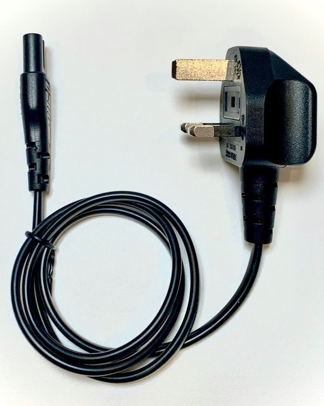Cable alimentación corriente con enchufe británico