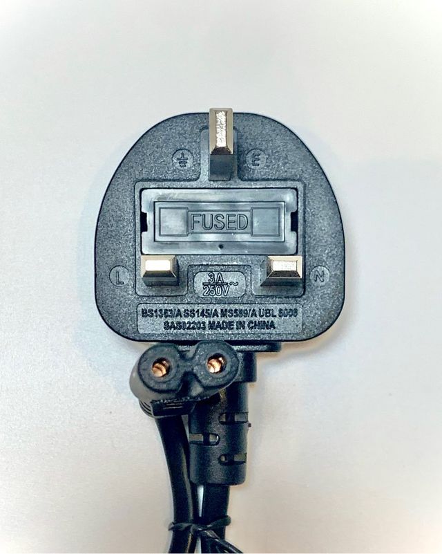 Cable alimentacion corriente con enchufe británico