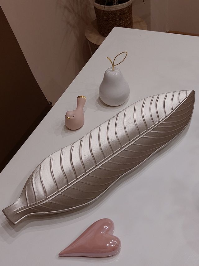 Bandeja decorativa forma de hoja. 53 cm