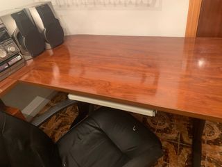 Mesa y armario para oficina