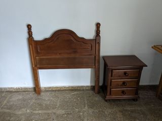 Conjunto de cabecero y mesita de noche