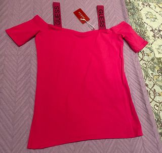 Camiseta manga corta fucsia de GUESS