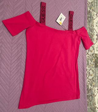 Camiseta manga corta fucsia de GUESS