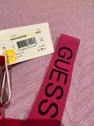 Camiseta manga corta fucsia de GUESS