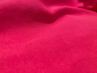 Camiseta manga corta fucsia de GUESS