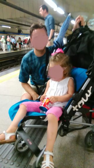 Silla, colchoneta y sombrilla