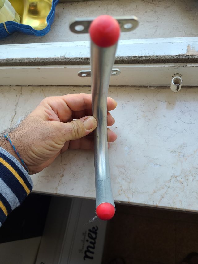 GANCIO APPENDI ABITI  MURO