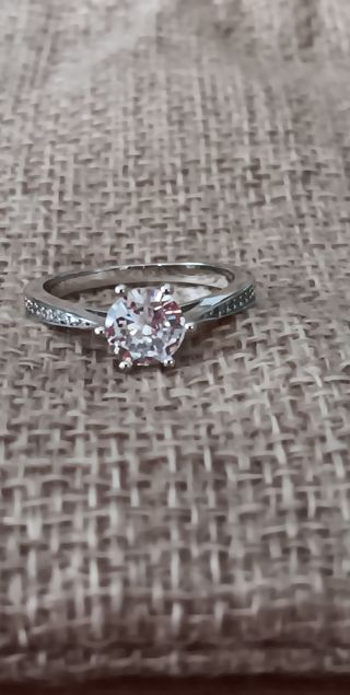 Anillo solitario circonitas cúbicas