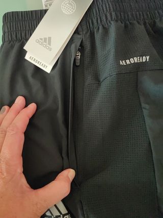 Pantalón Adidas , nuevo sin estrenar.