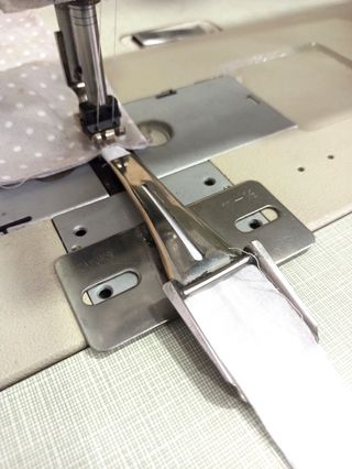 Embudo para maquina de dos agujas