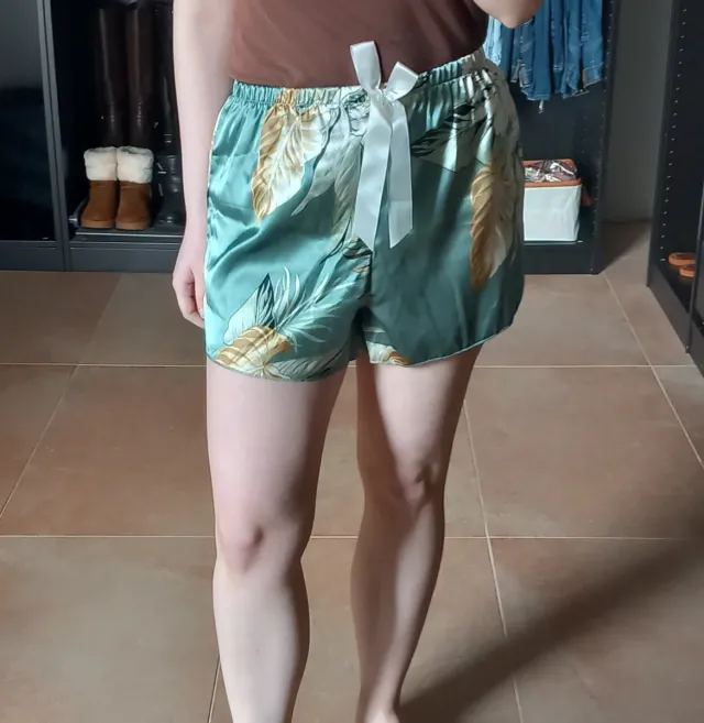 Pantaloncini verdi e beige M
