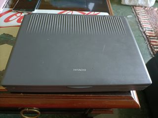 Portátil antiguo hitachi
