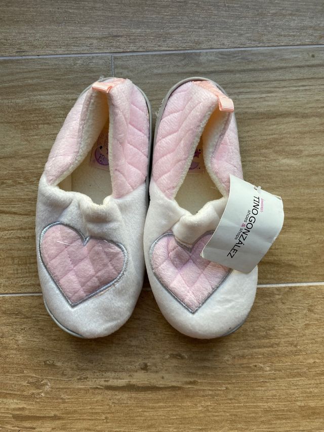 2 pares zapatillas casa. Talla 29. ETIQUETA